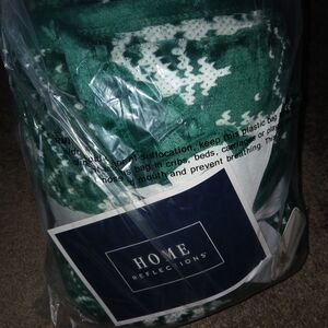 Home Reflections Green and White Christmas Tree Throw Blanket